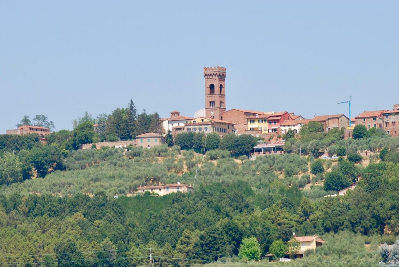 Agriturismo Tori 2 Montecarlo Bagian luar foto